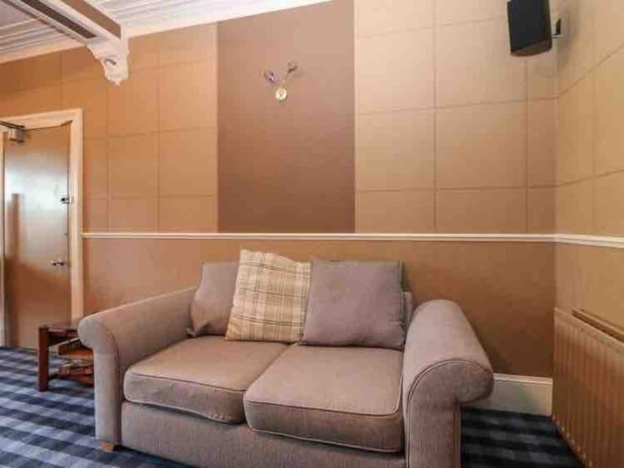 Crannoch Self Catering - 10 Bedroom Former Hotel 쿨렌 외부 사진