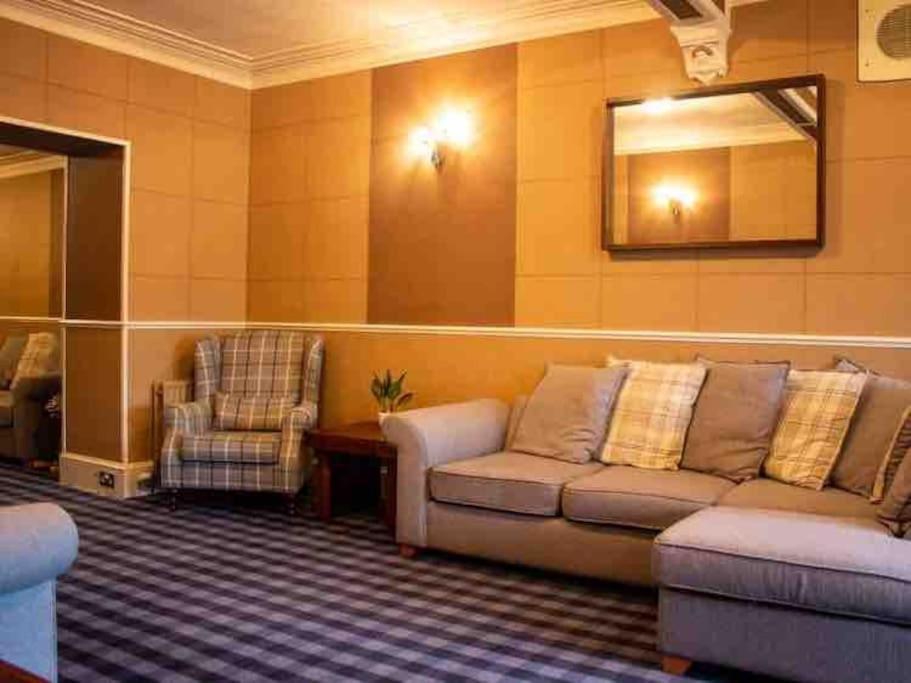 Crannoch Self Catering - 10 Bedroom Former Hotel 쿨렌 외부 사진